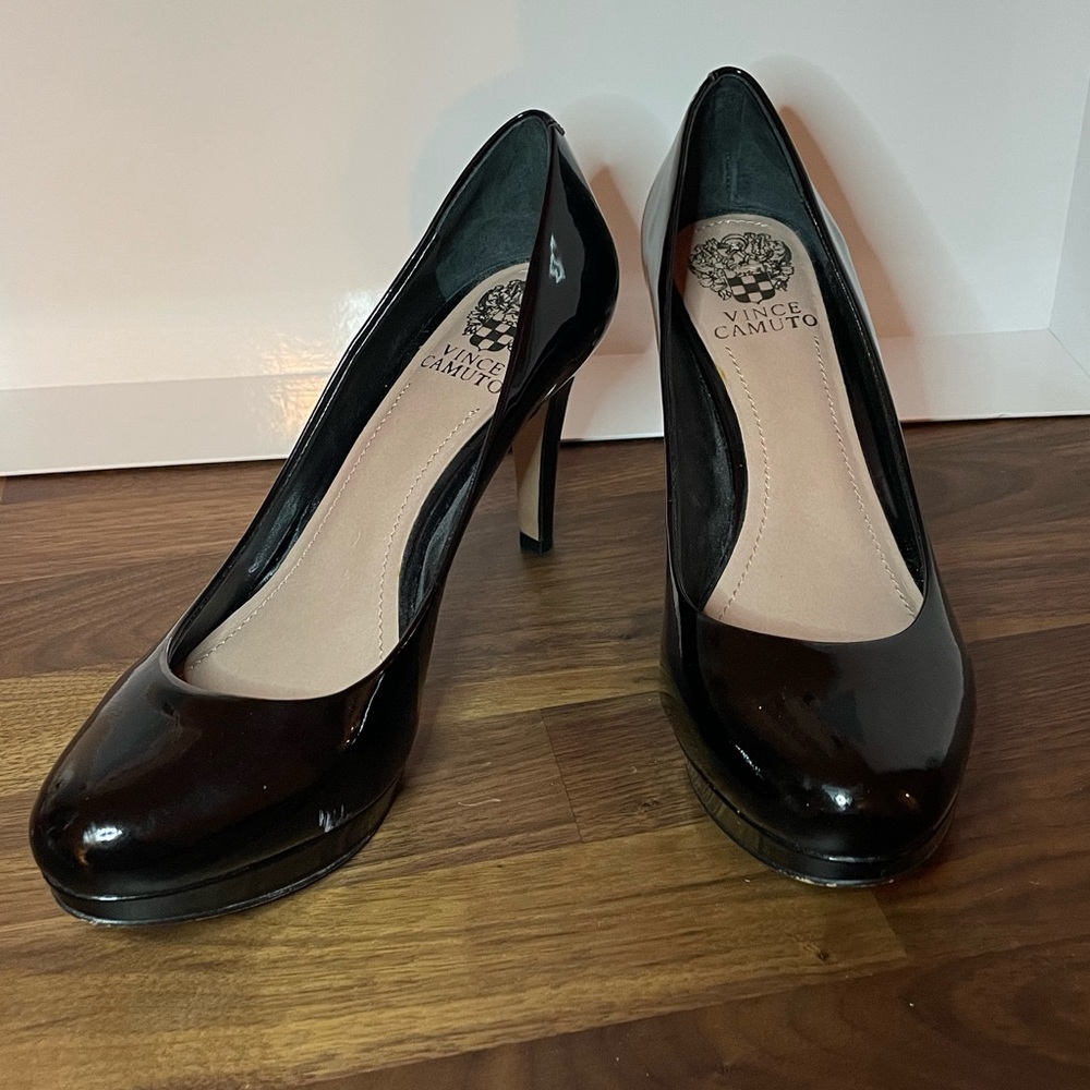 Classic Black Patent Pumps in size 8